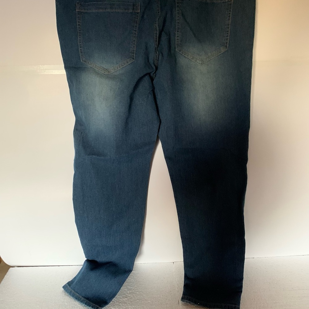 Women’s Dark Blue Denim Jeans Universal Thread Size 18 Button Fly Frayed Hem